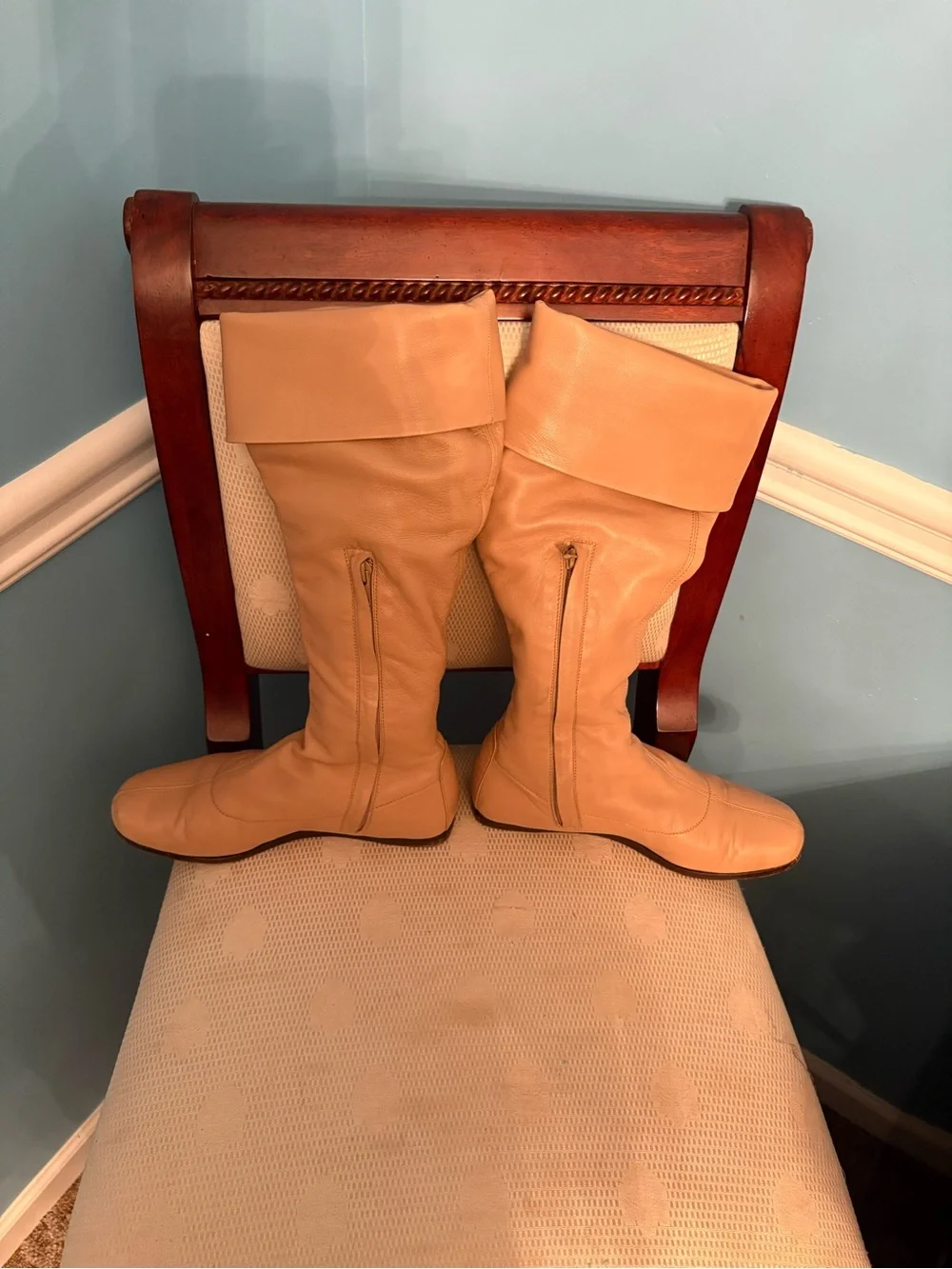 VTG CHANEL BEIGE LEATHER CC LOGO BOOTS 37.5